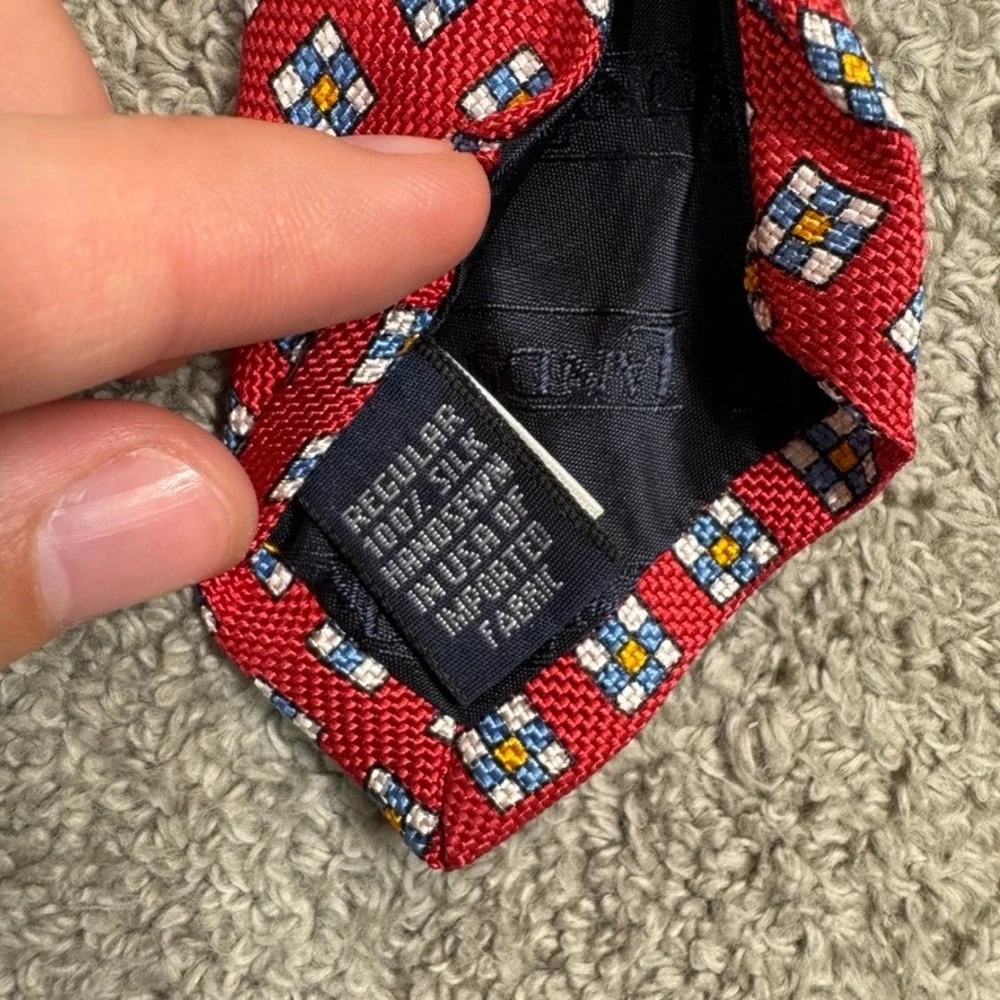 Lands End Mens Red Geometric Medallion 100% Silk Handsewn Necktie USA Made